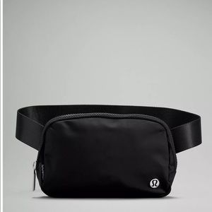 Lululemon Everywhere Belt Bag (New Version) - Black